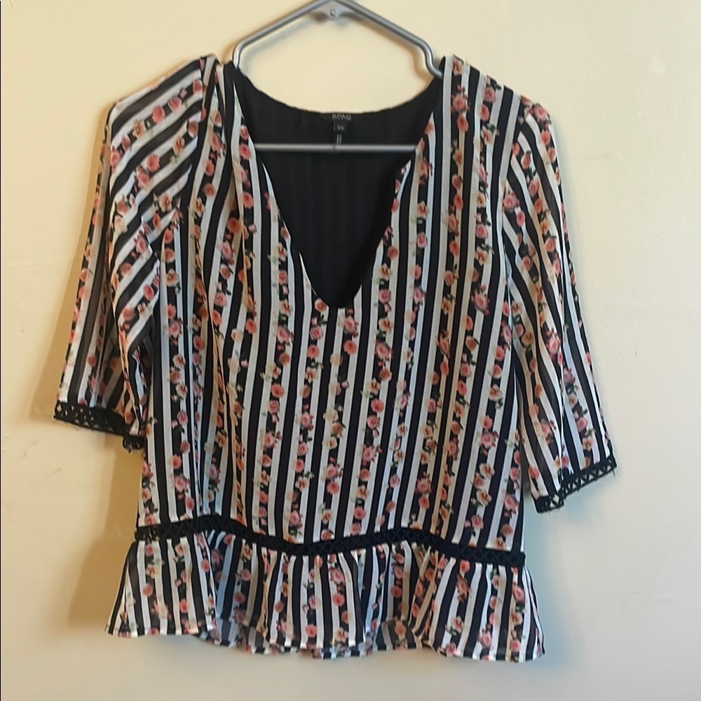 Buffalo David Bitton Black and White Peplum V-neck Top (Bin U)